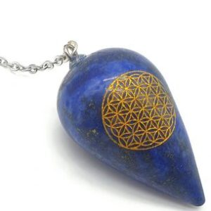 Pendule en Lapis Lazuli gravé d une fleur de vie , chaine argentée et bille de Lapis Lazuli